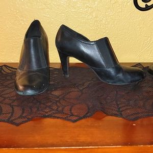 Franco Sarto size 9 black leather booties